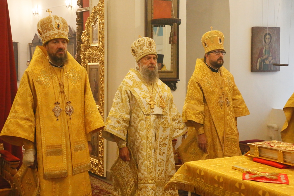 Служение трех архиереев в Свято-Предтеченском храме при Саранской Духовной Семинарии